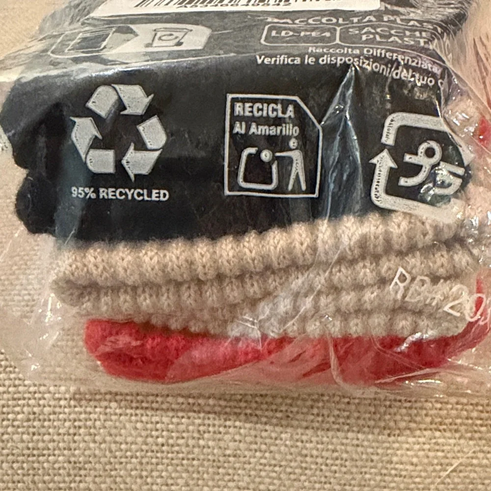 Old Navy knit gloves